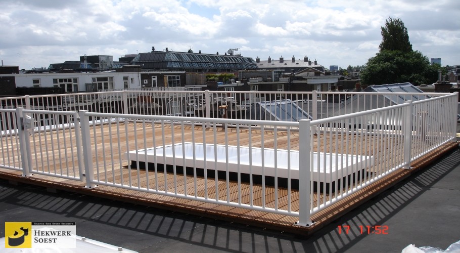 Hekwerk Soest B.V. | Balkonhekwerk : spijlenhekwerk op uw balkon of dakterras.