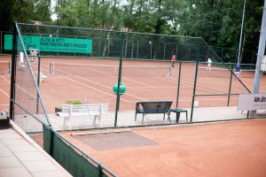 Hekwerk Soest B.V. | Sportbenodigdheden : hekwerk om tennisbaan.