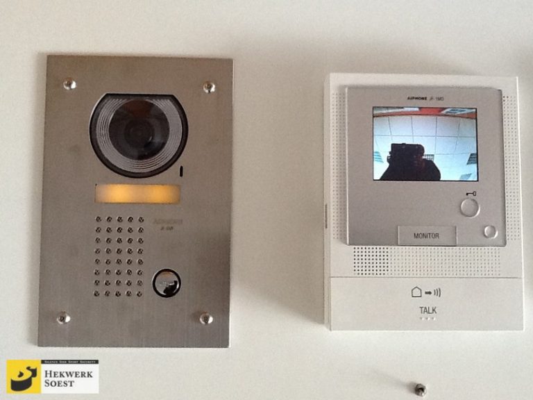 Hekwerk Soest B.V. | Inspiratie | Poort-Automatisering : Conventionele videofoon met binnenpost.