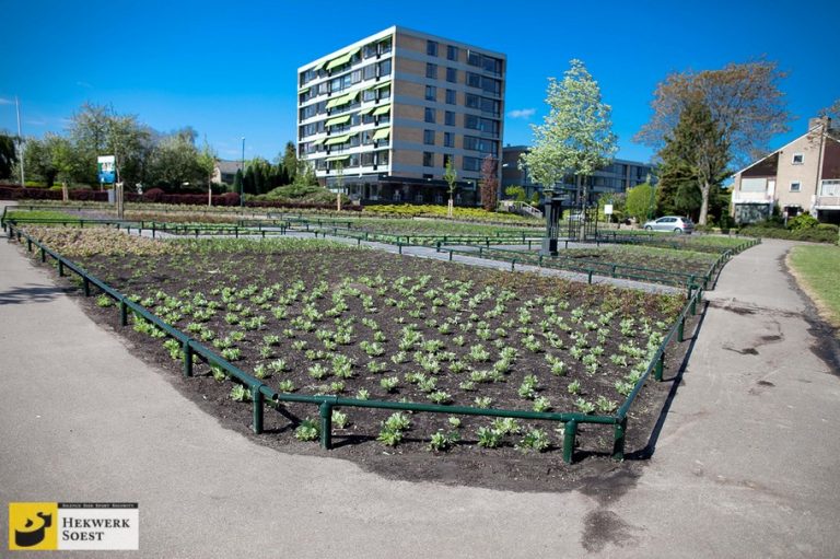 Hekwerk Soest B.V. | Inspiratie: Plantsoenhekwerk | Plantsoenafscheiding : in openbare ruimte om de bermen en grasvelden te beschermen.