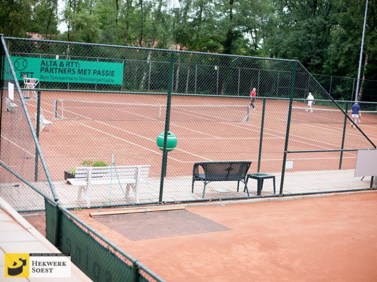 Hekwerk om Tennisbaan - Sporthekwerk - Hekwerk Soest B.V.